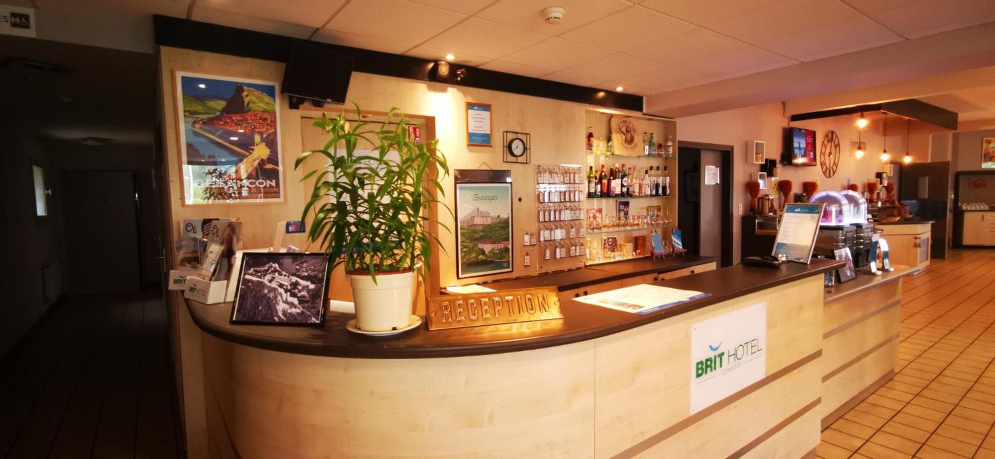 Brit Hotel Besancon l'Horloge Bagian luar foto