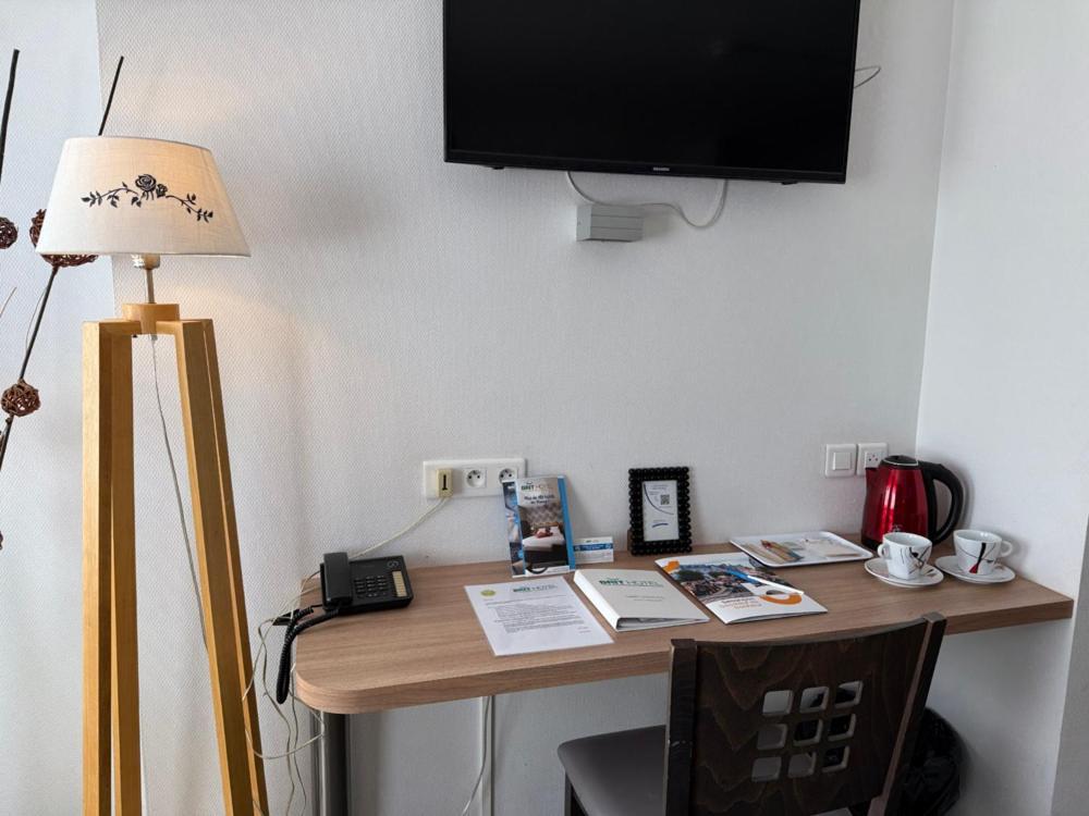 Brit Hotel Besancon l'Horloge Bagian luar foto