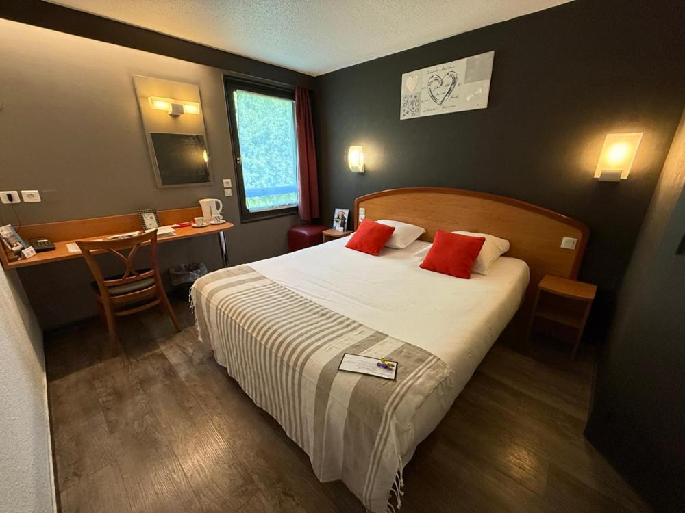 Brit Hotel Besancon l'Horloge Bagian luar foto