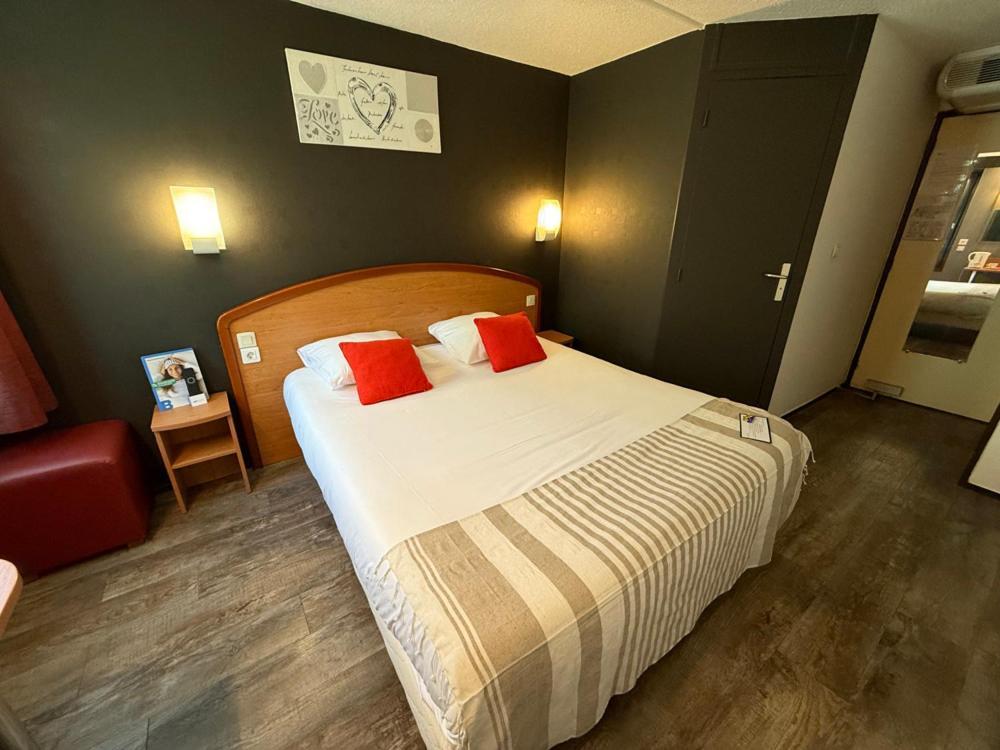 Brit Hotel Besancon l'Horloge Bagian luar foto